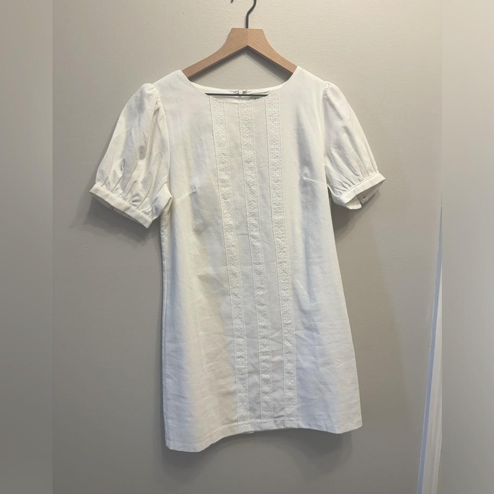 Red Dress. Aura white dress with lace details. Size Large